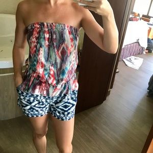 Geometric print strapless romper with pockets!